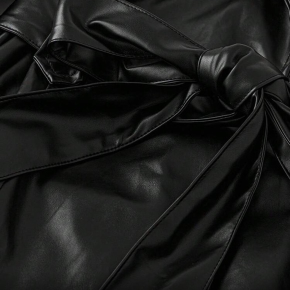 Elegant Black Women's Trench Coat - Picture 3 of 4